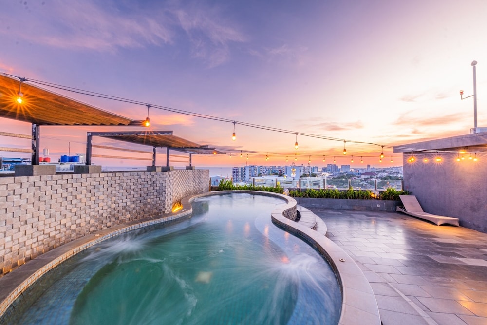 Grand Jatra Hotel 62/70