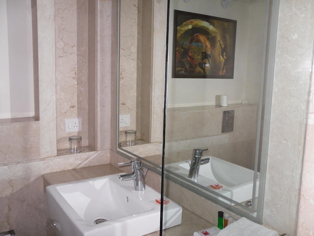 Karon Hotel Lajpat Nagar 23/60