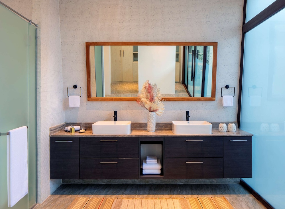 Anantara World Islands Dubai Resort 9/78