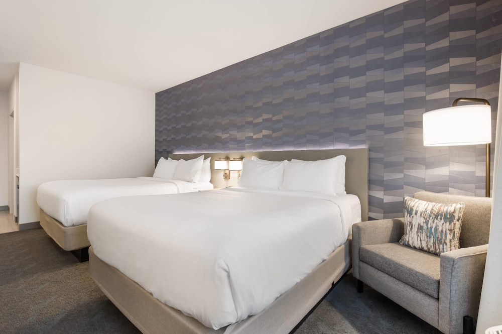 غرفة قياسية بسريرين كوين يُسمح فيها بالحيوانات الأليفة، Comfort Inn & Suites Gaylord 2/5