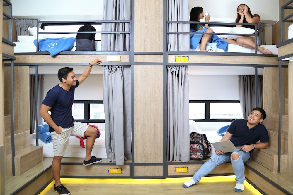 Lub d Manila Makati 11/72