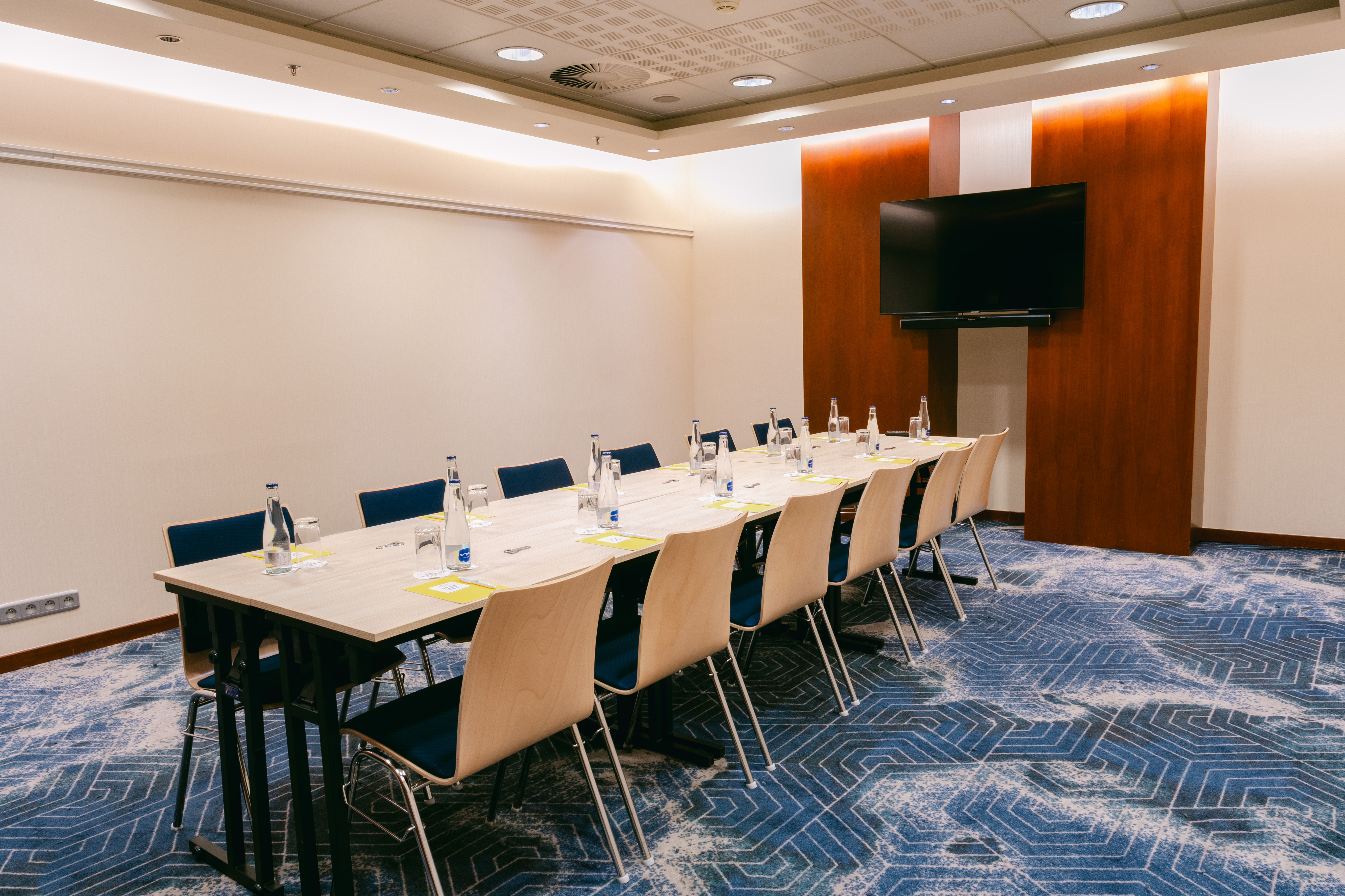 CROWNE PLAZA BRATISLAVA 68/74