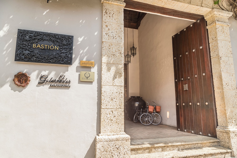 Bastion Luxury Hotel 12/75