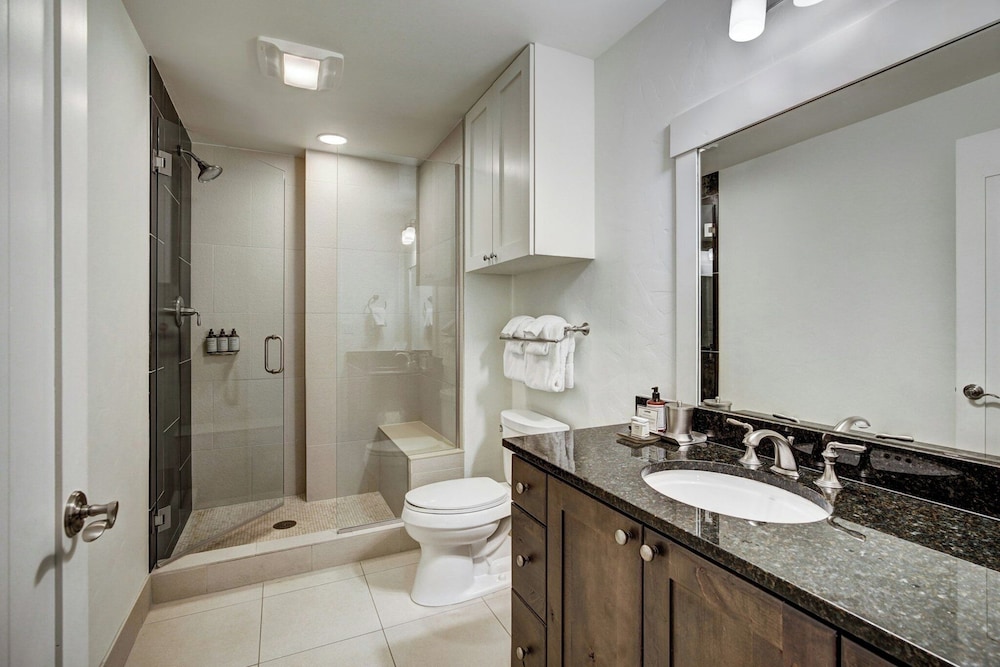 4 Bedrooms, Condominium, Condo, Platinum, King Bed, 3 Queen Beds, Sofa، One Ski Hill Place A Rockresort 9/10