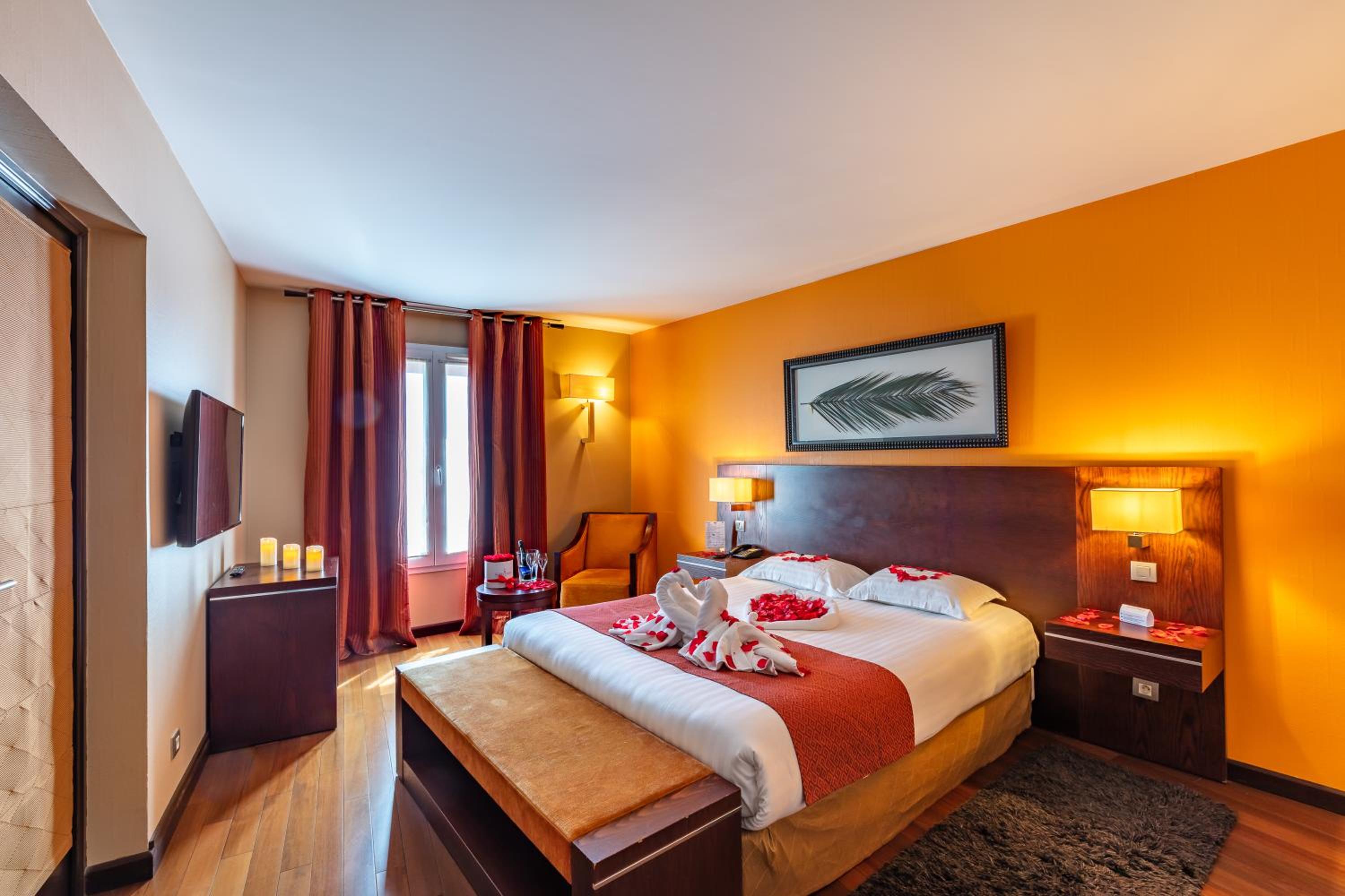 2 Bedrooms, Family, Suite