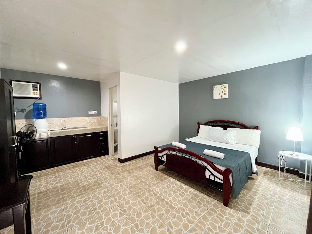 Conrada's Place Hotel And Resort 46/67