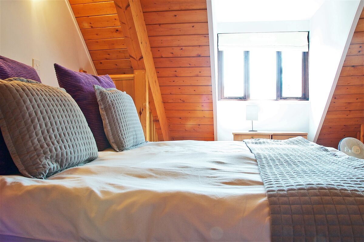 Superior, Chalet, Double Bed, Partial Lake View