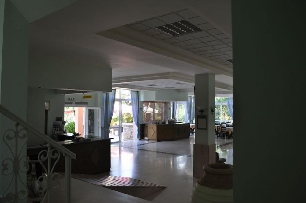 Paramonas Hotel 10/50