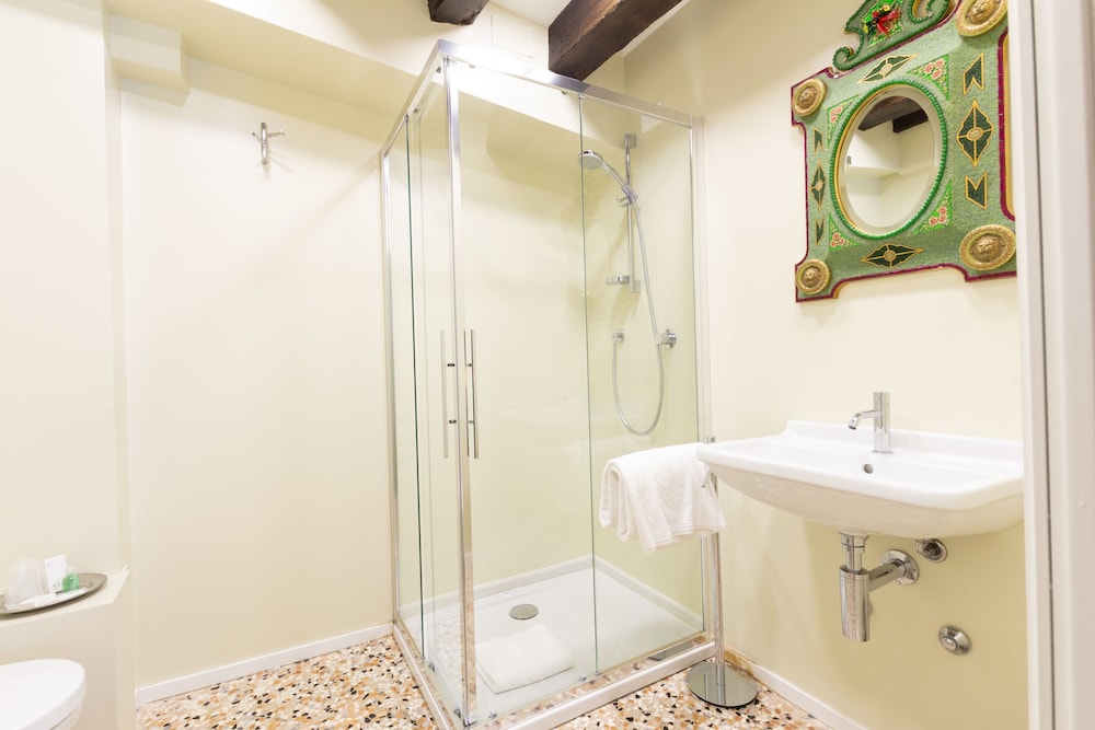 جناح جونيور بسرير كوين، Granda Sweet Suites 6/6