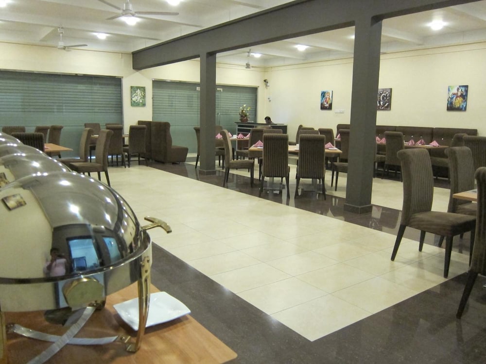 Hotel Oviya 23/28