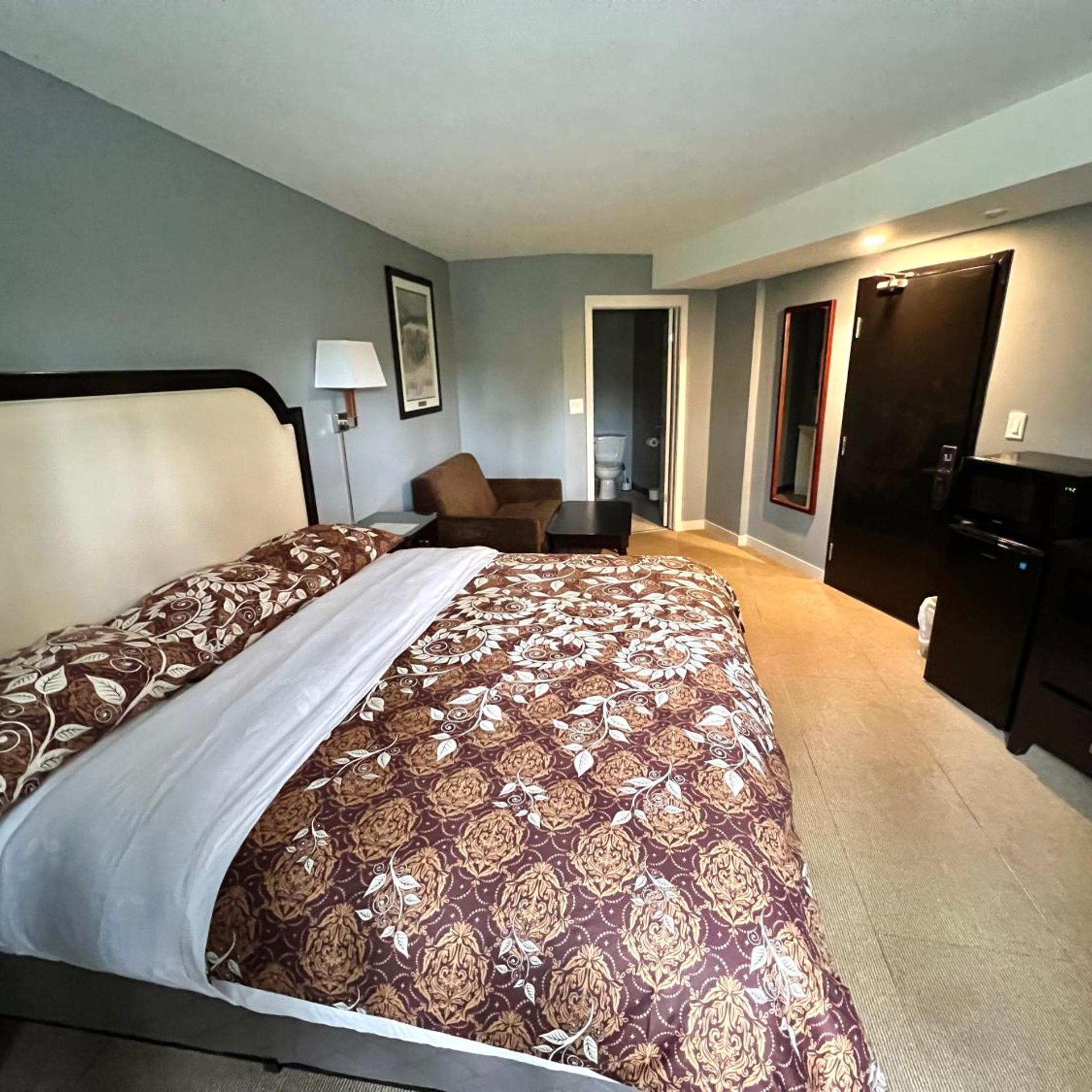 HWY 17 Hotel 18/50