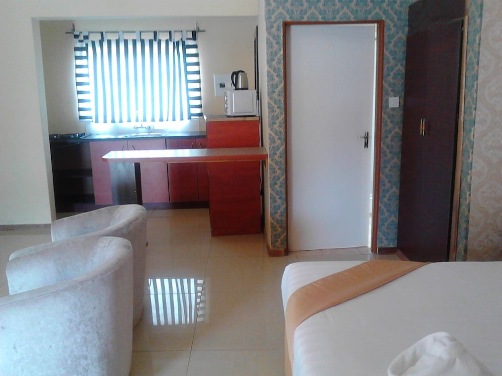 Pacific Conqueror Self Catering Units 15/32