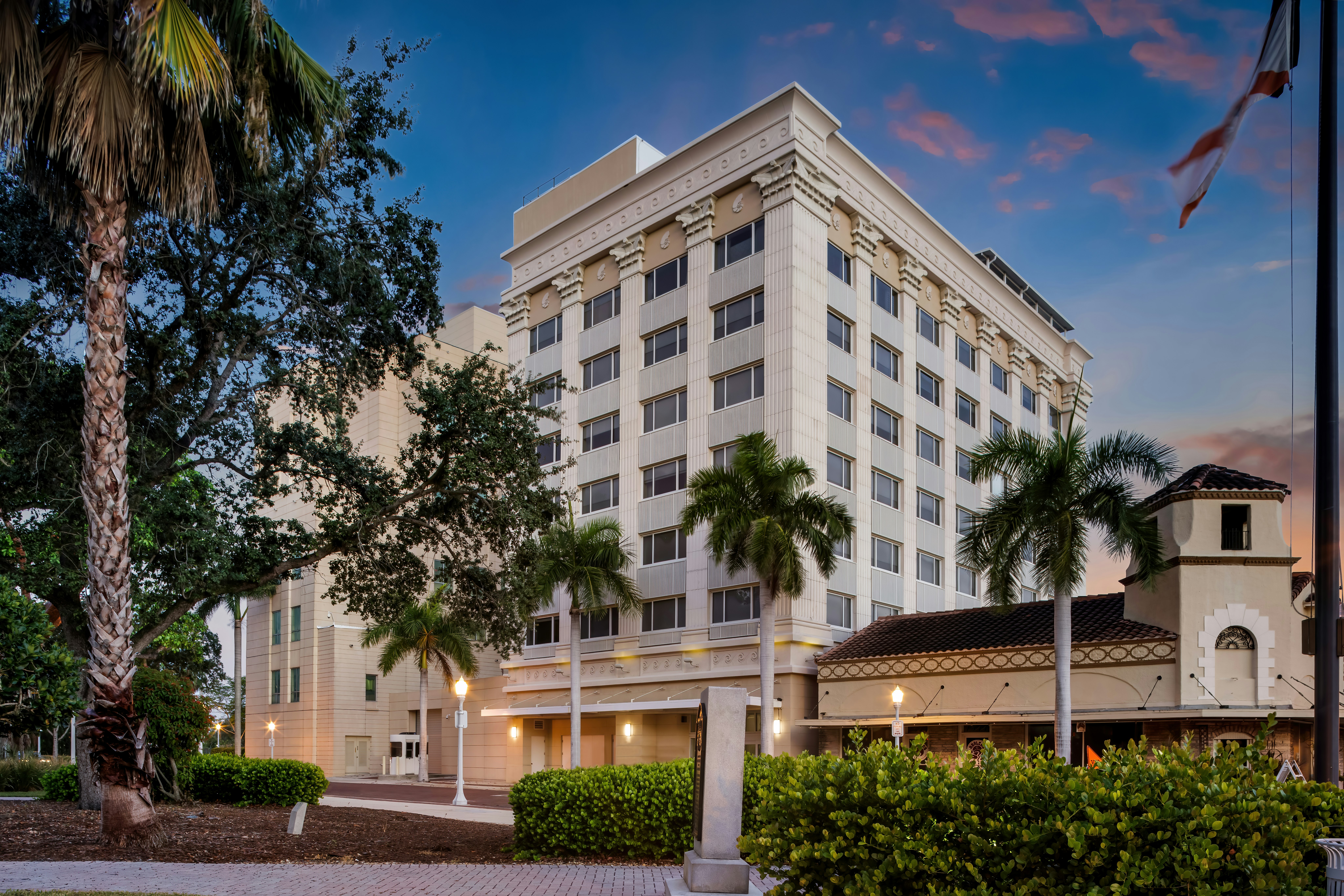 The Banyan Hotel Fort Myers Tapestry Collection By Hilton 7/39