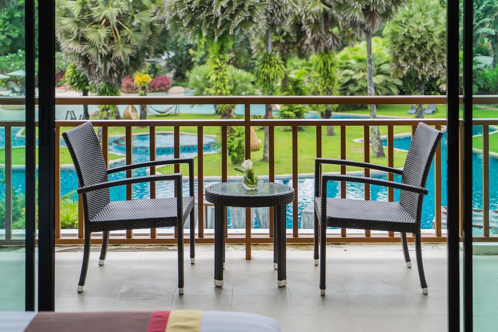 Naithonburi Beach Resort 26/43
