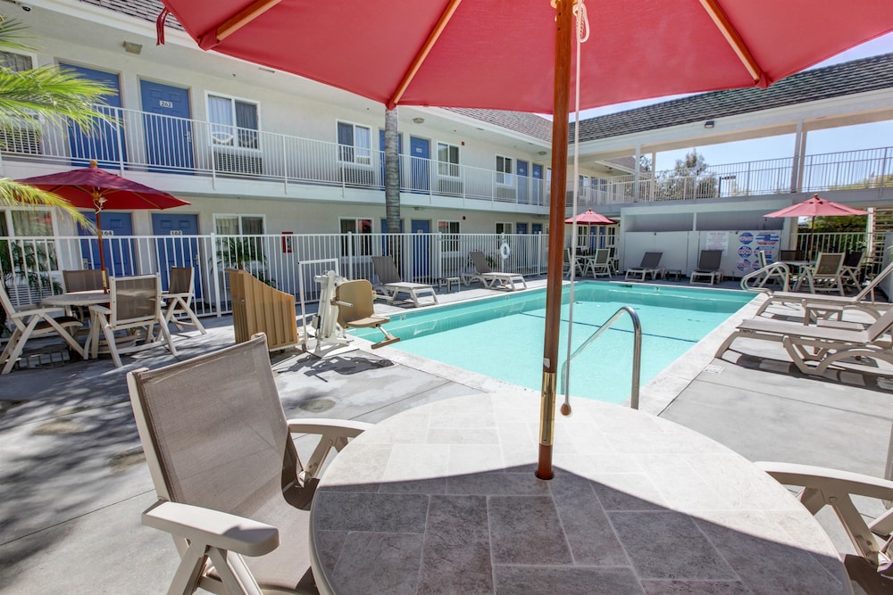 Motel6 Westminster, CA - North 31/60