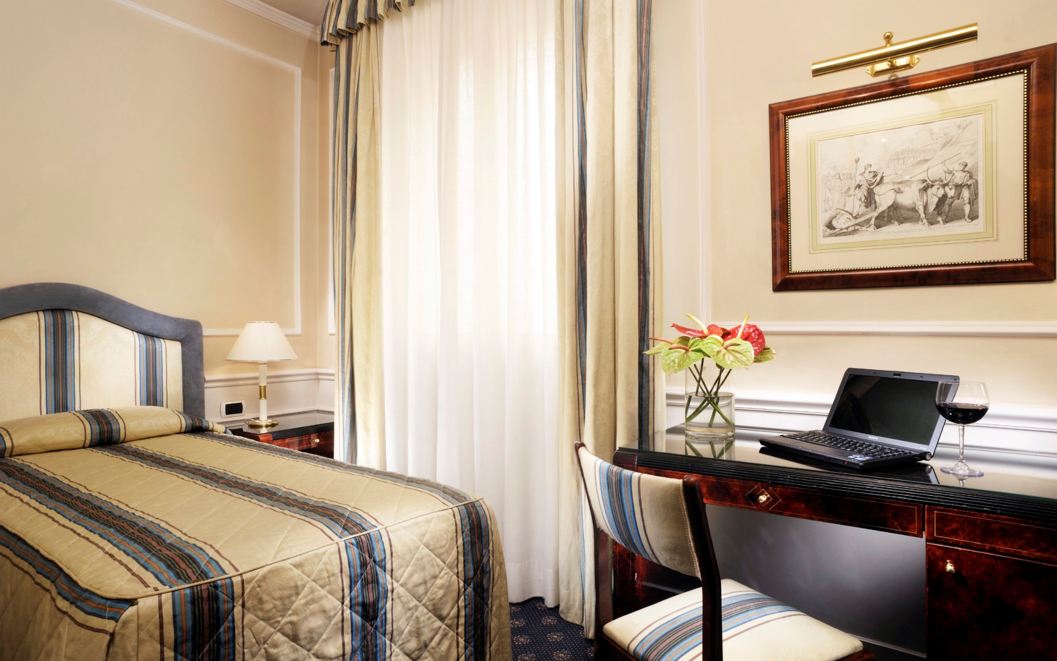 SINGLE ROOM