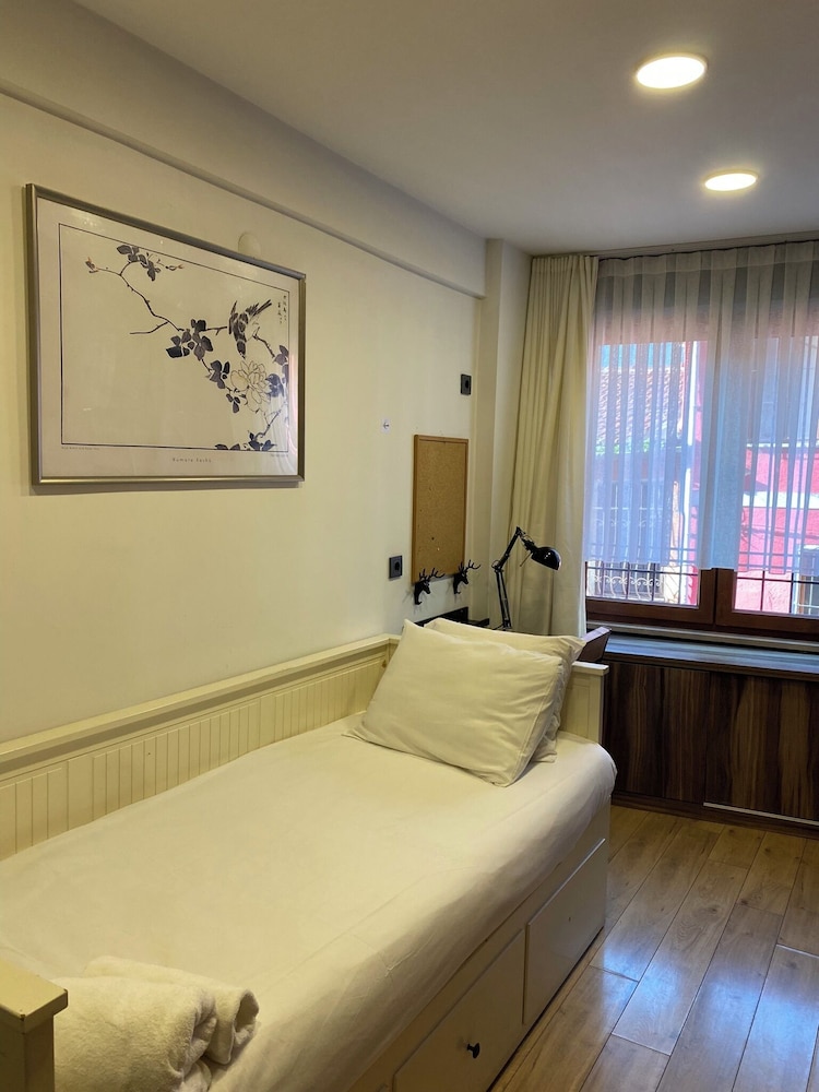 ECONOMY, SINGLE, SINGLE BED