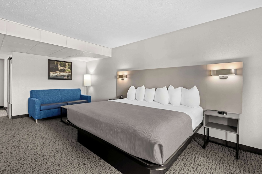 ROOM, KING BED