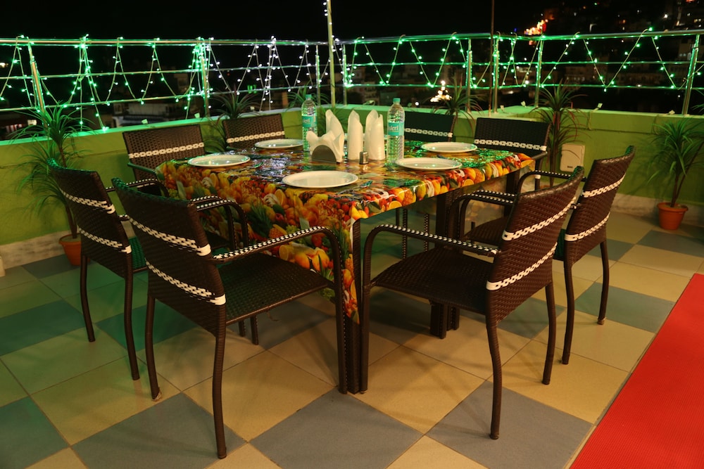Hotel Madni Royale 39/50
