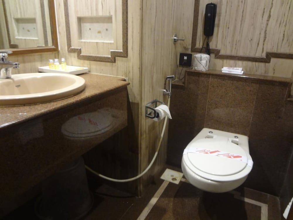 Hotel Midtown Pritam 53/58