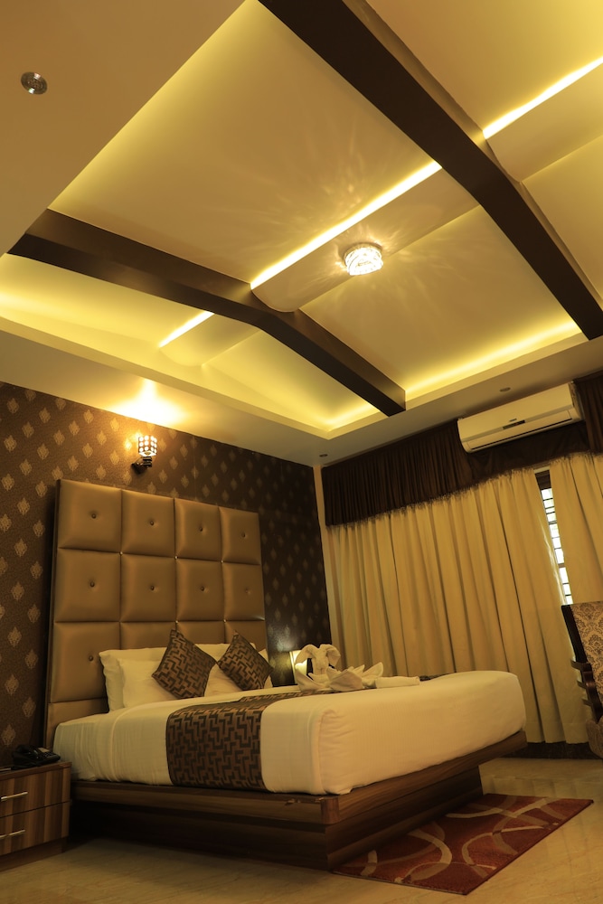 JalMahal Resort &amp; Spa 36/72