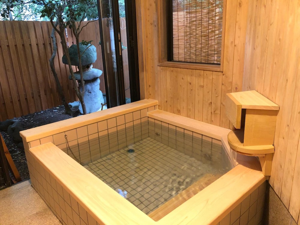 Hohoemino Kuyufu Tsuruya 23/53