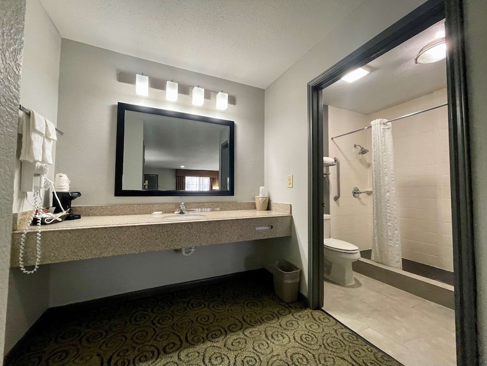 Surestay Hotel By Best Western Deer Park 6/31