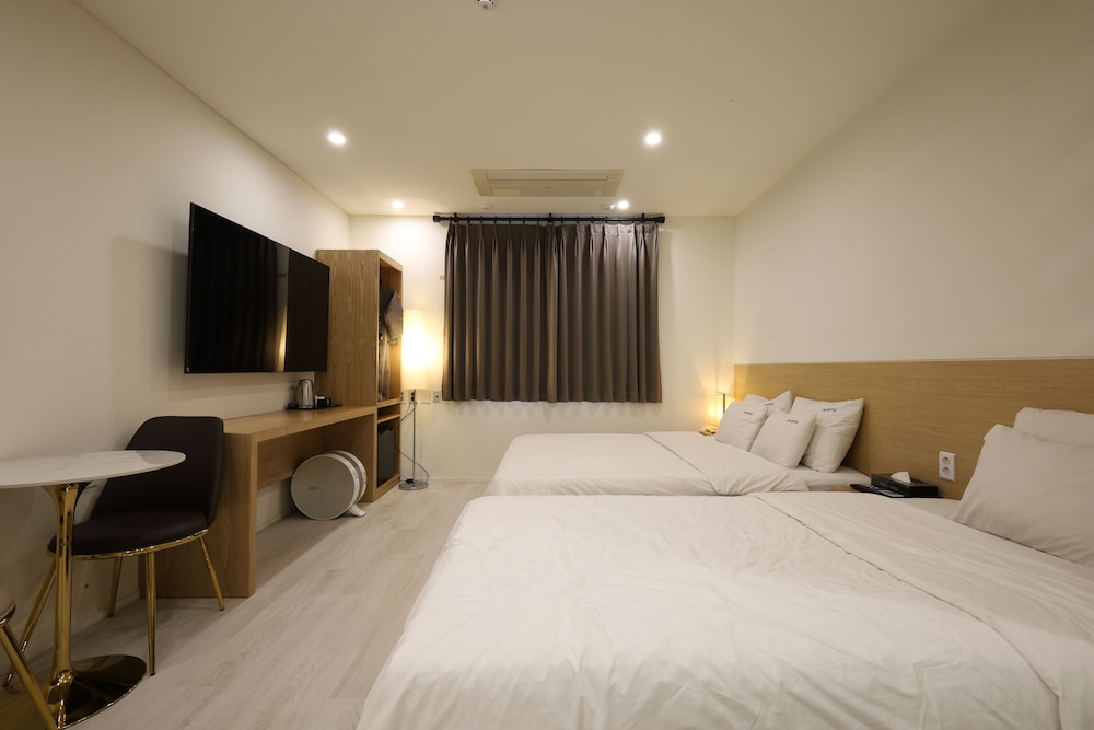 DELUXE, TWIN BEDS
