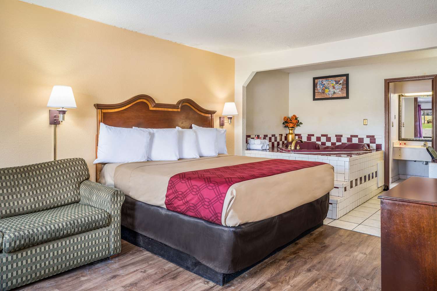 Econo Lodge Inn Suites Macon West 17/28