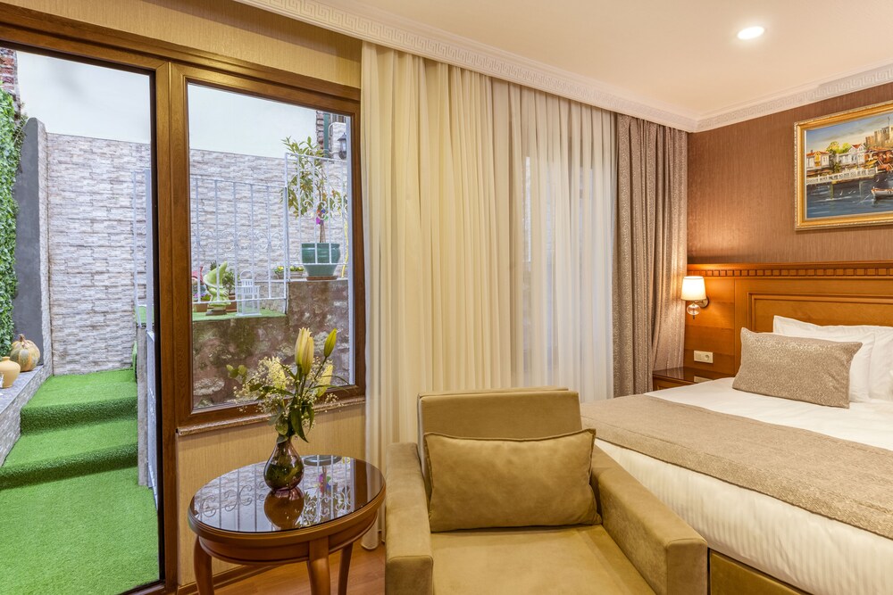 Royan Suites 16/50