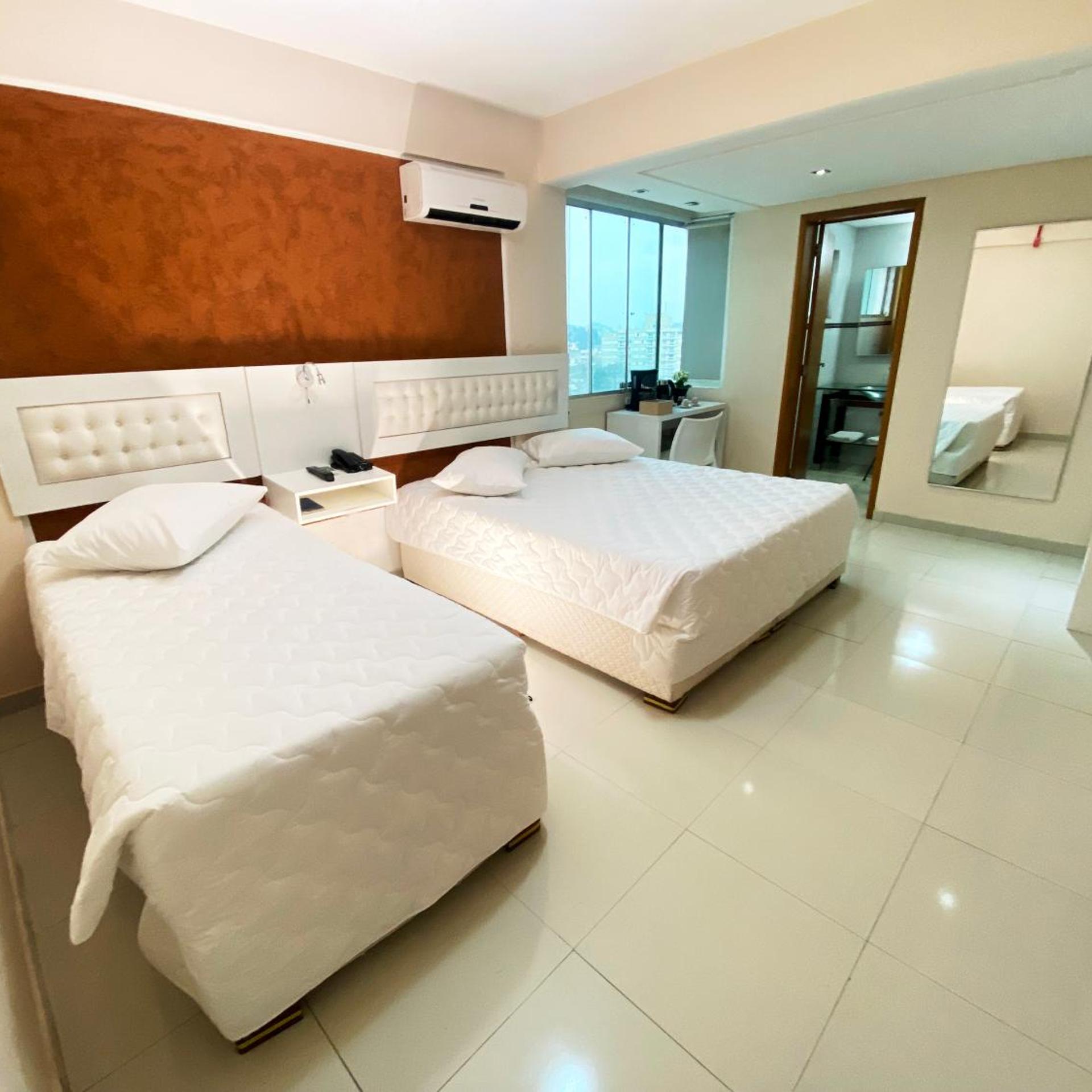 HOTEL EMIRATES 10/52