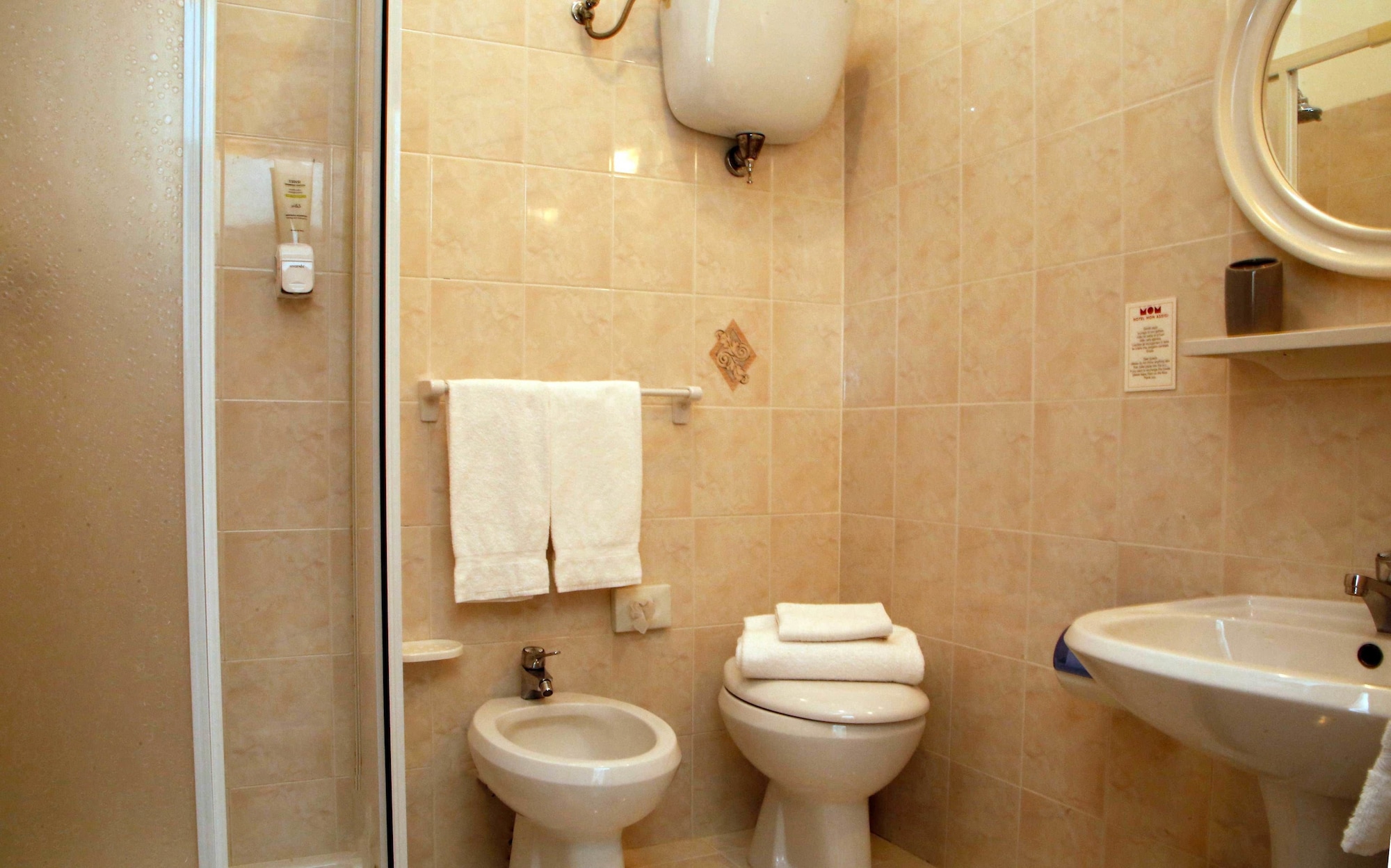 External, Basic, Queen Bed, Private Bathroom