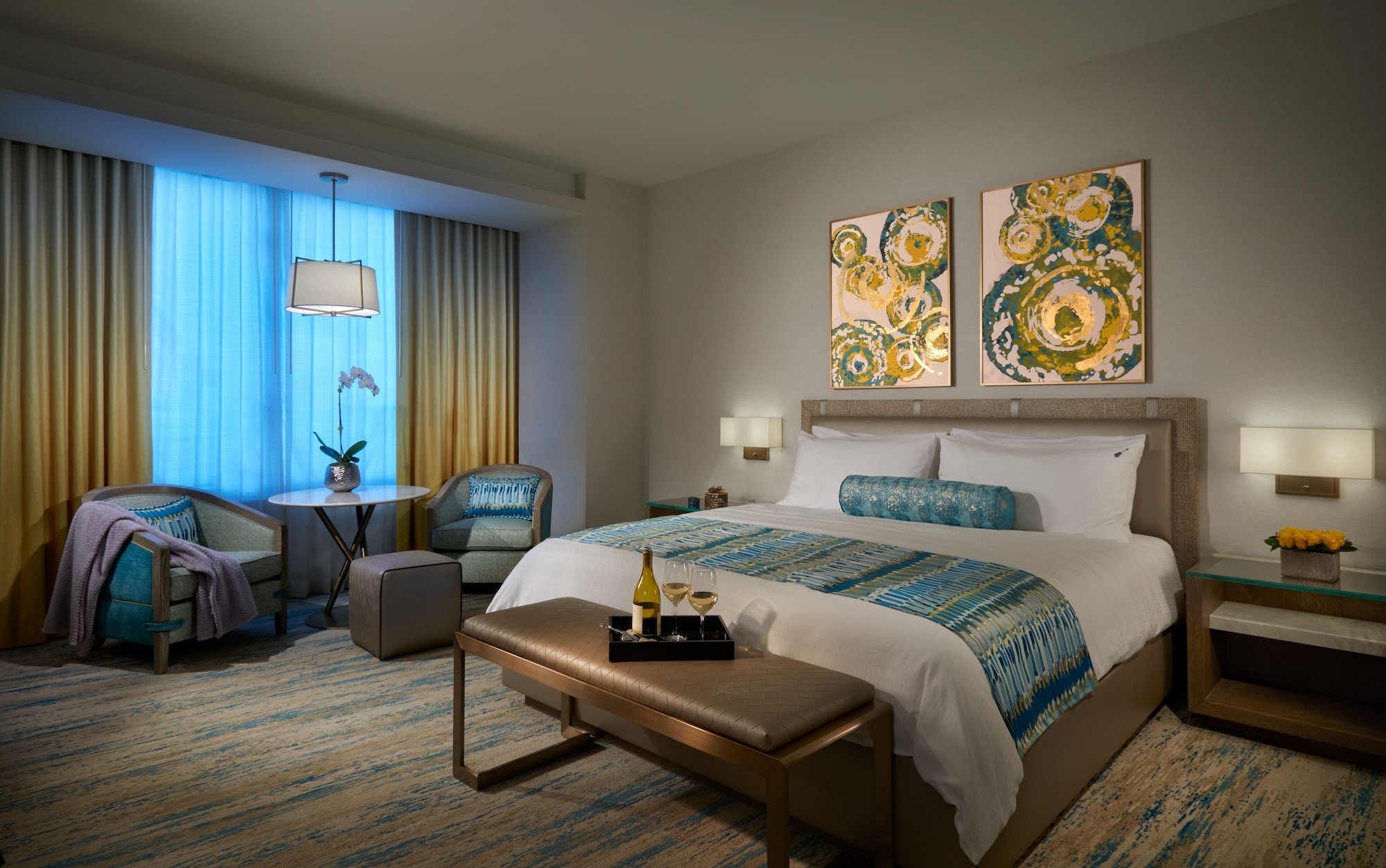 DELUXE, KING BED, POOL VIEW