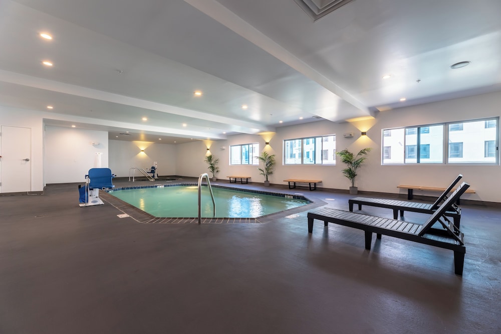 Hotel Mai Downtown Long Beach 30/60