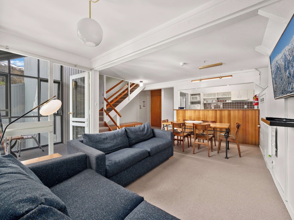 THREDBO ALPINE HOTEL 50/74