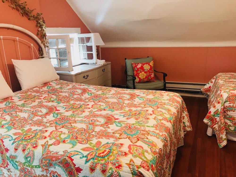 Six Acres Bed Breakfast 10/33