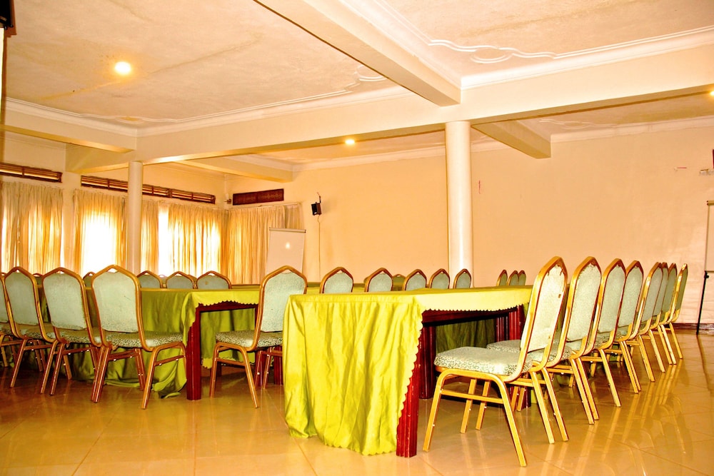 Cephas Inn 61/66