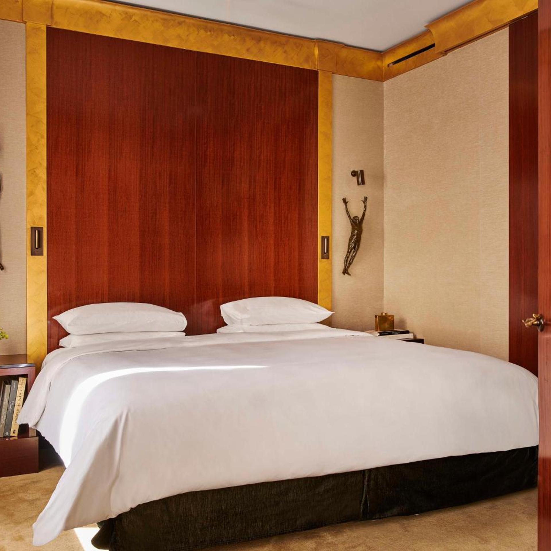 Executive, Suite, King Bed, Peace View
