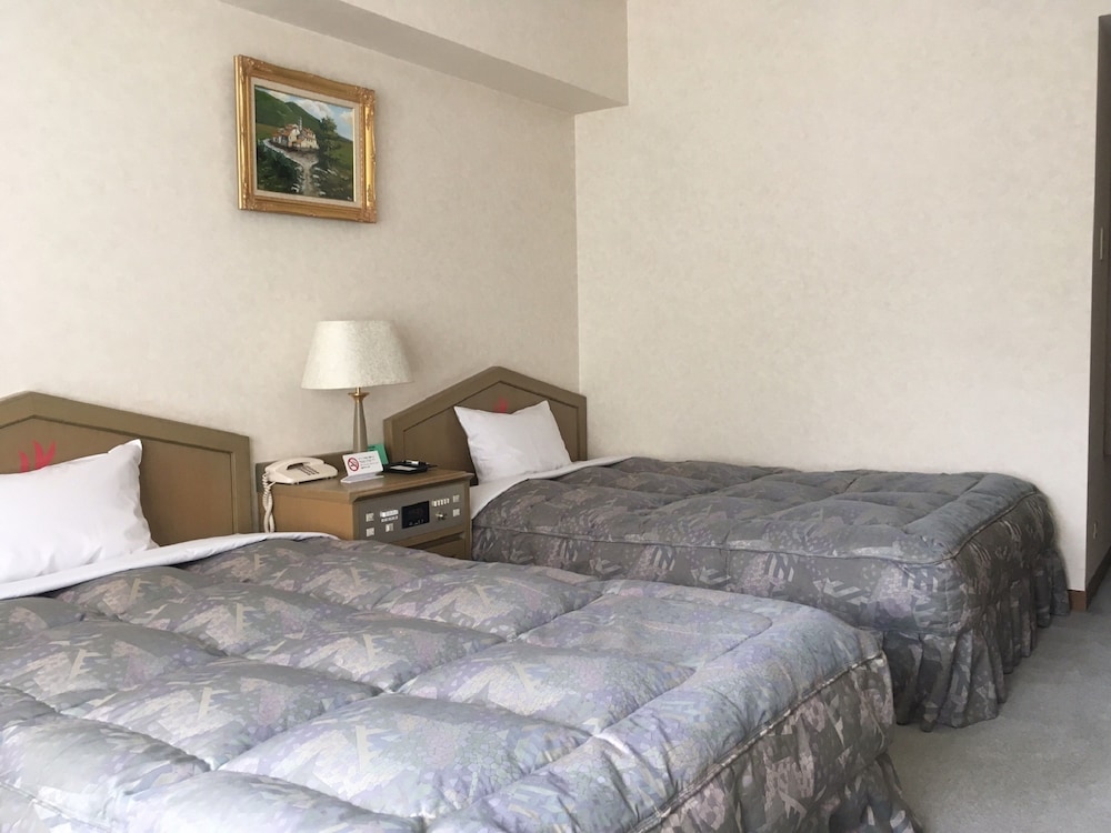 ROOM, TWIN BEDS, SMOKING