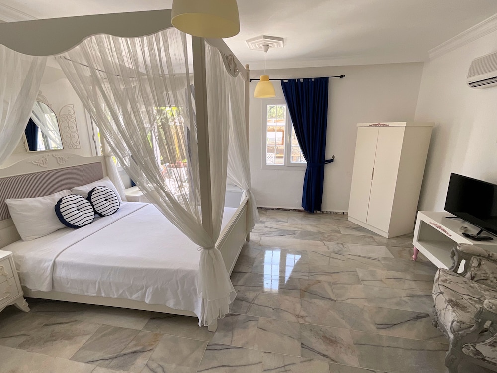 Temucin Hotel 5/34