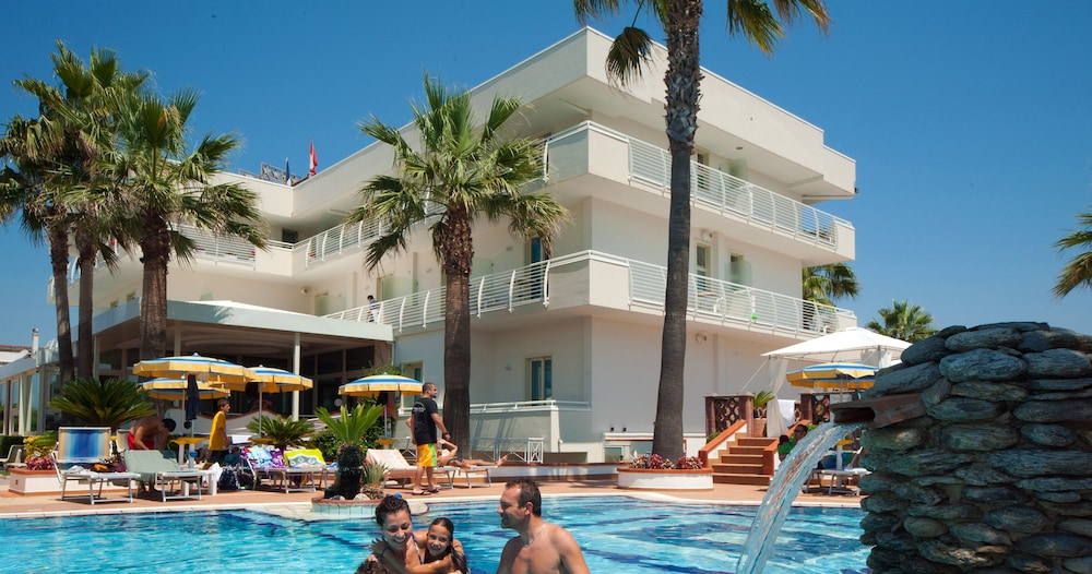 HOTEL OLIMPICO 3/67