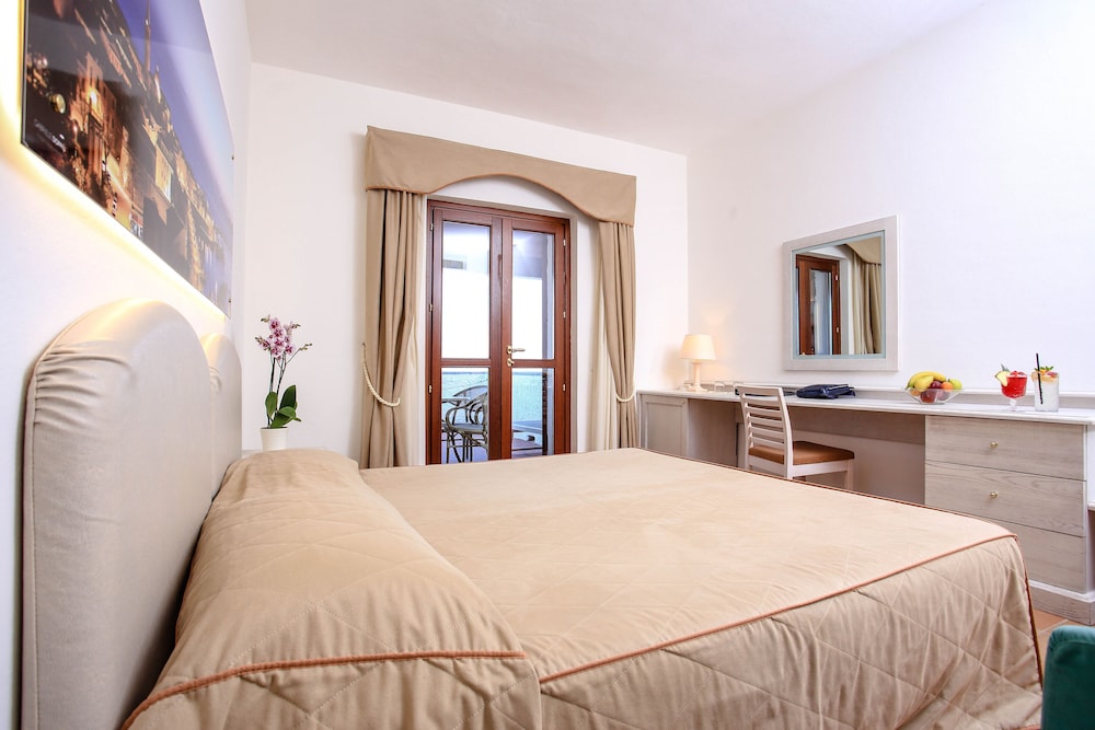 Deluxe, Double Bed, Sea View