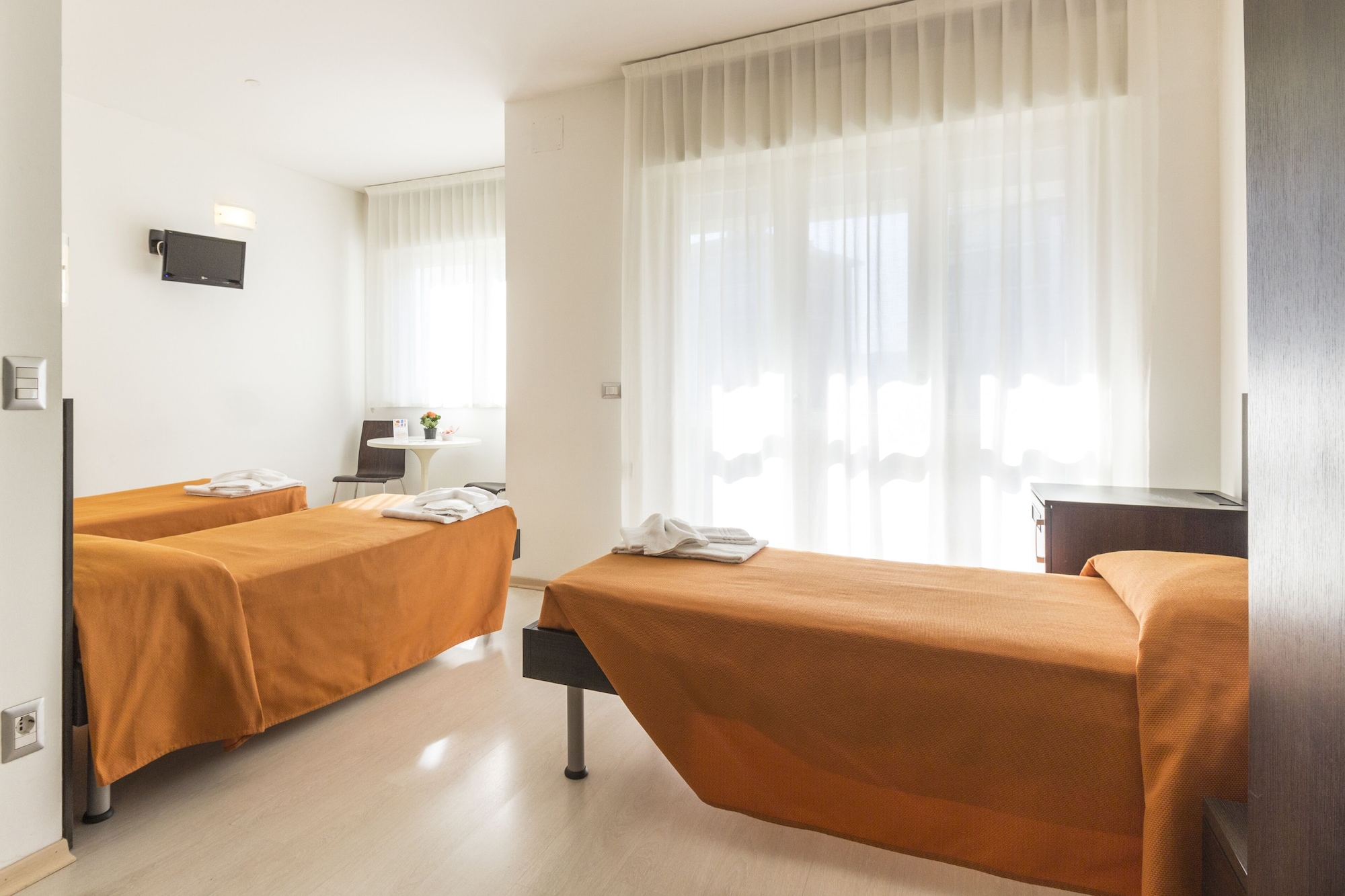 ROOM, TRIPLE