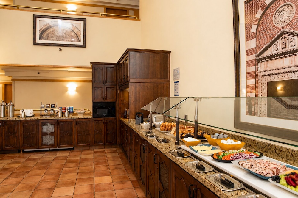 The Inn at UCLA 21/21