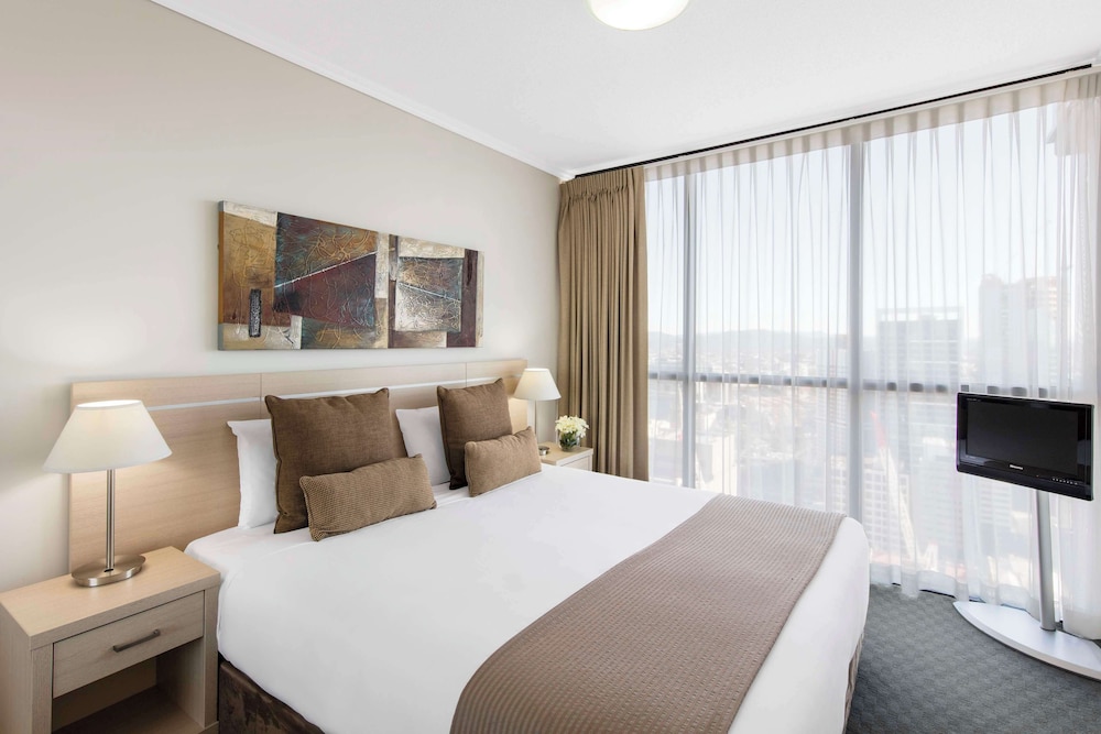 Oaks Brisbane on Charlotte Suites 9/43