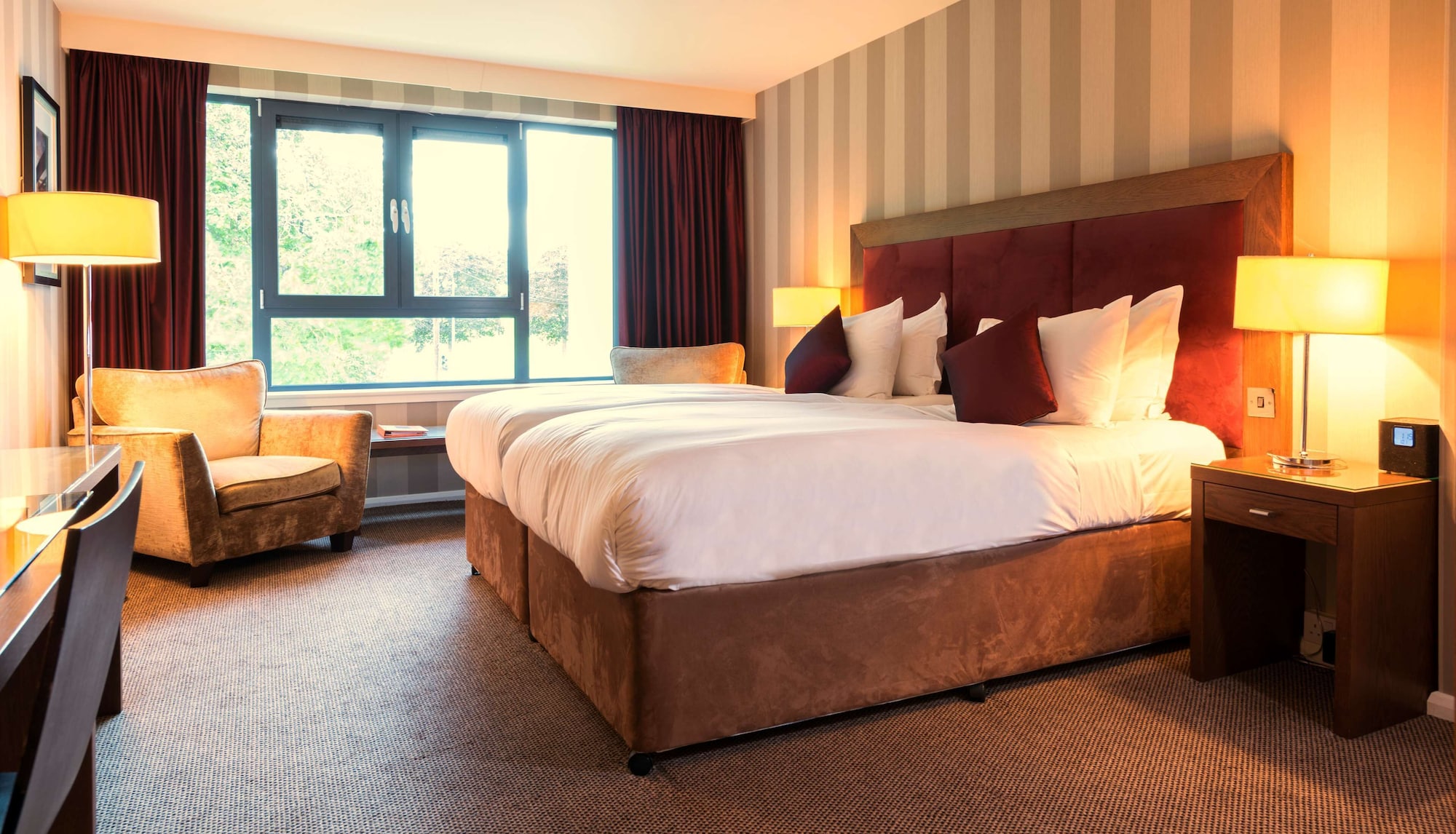 EXECUTIVE, TWIN BEDS