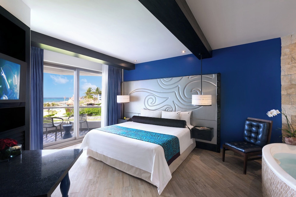 DIAMOND, DELUXE, KING BED