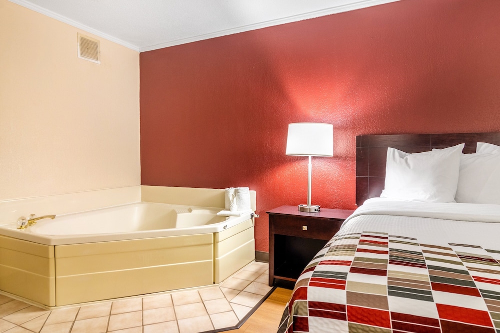 Red Roof Inn Ashtabula Austinburg 12/32