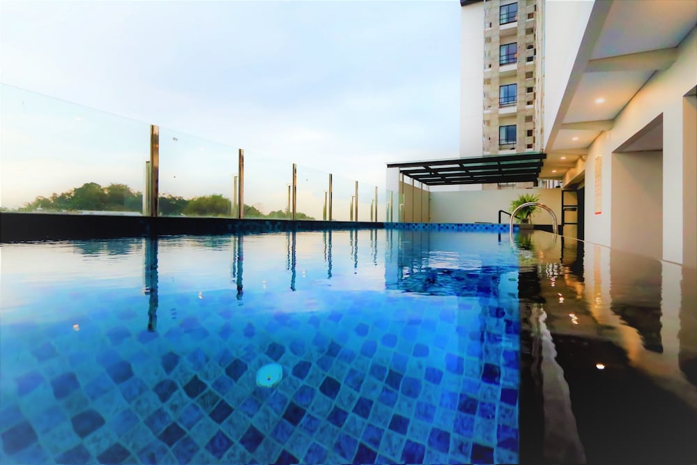 Hotel FortunaGrande Jember 57/61