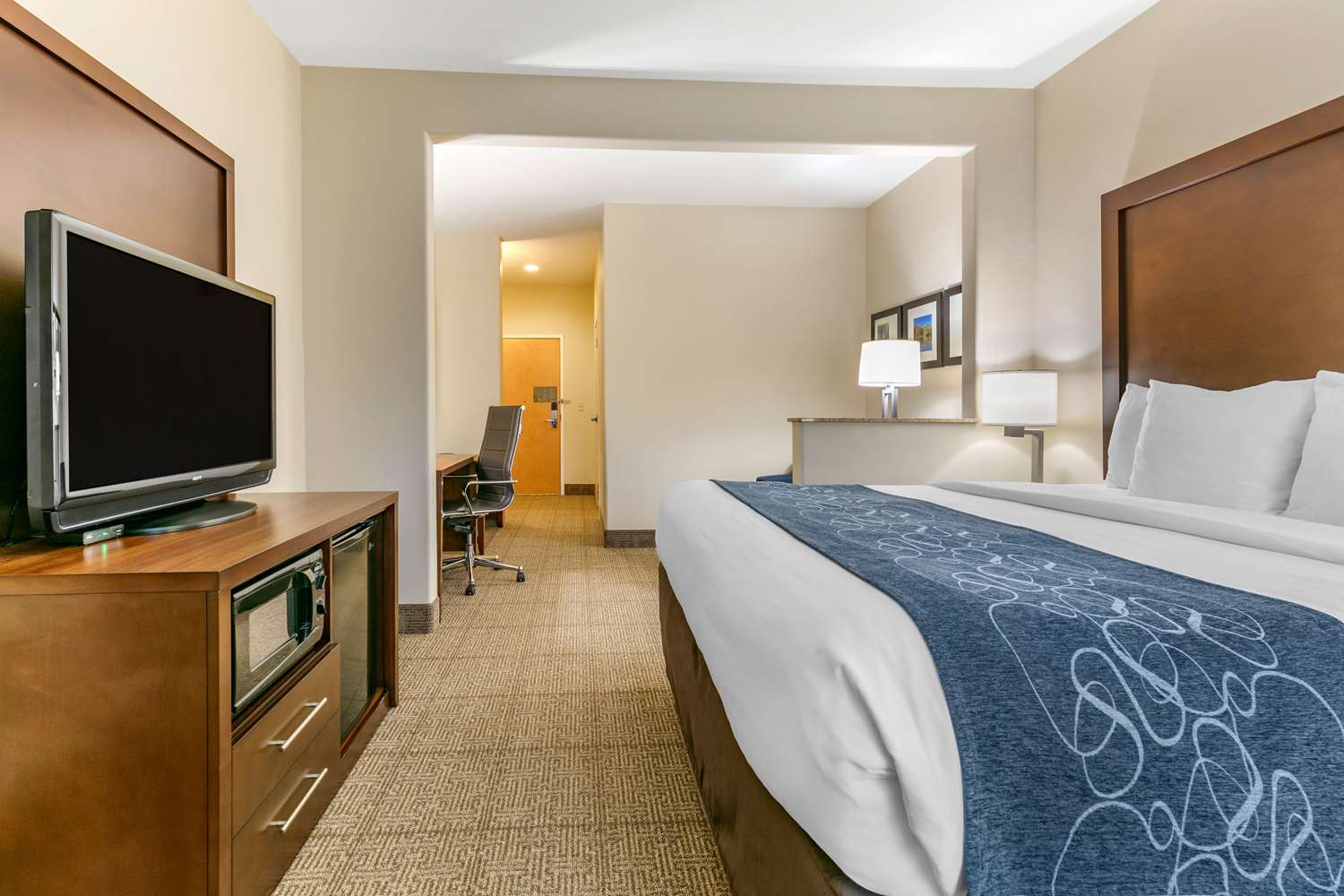 Suite, King Bed, Accessible